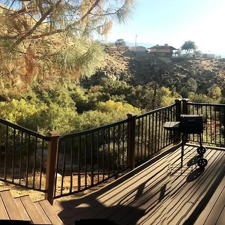 Tillie Creek Retreat: A Creekside Oasis